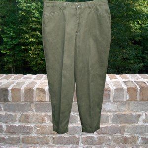 Lee Casuals Pants with Pockets, Belt Loops, Front Zipper and Button - Size 18W